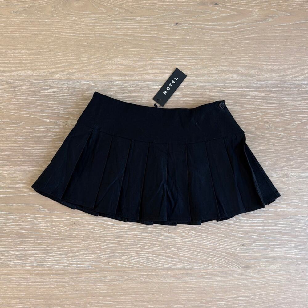 Motel Pleated Mini Skirt Casini Size XS Black